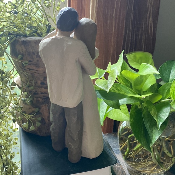 Popular Hallmark Willow Tree figurine named  “Together “ - Picture 2 of 4